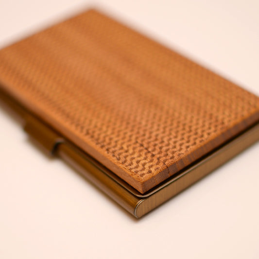 木か主役の一点もの ケヤキ 木製 名刺入れ【KIMAGURE】半円モチーフのパターン 北欧デザイン オリジナル 手作り 世界に一つ