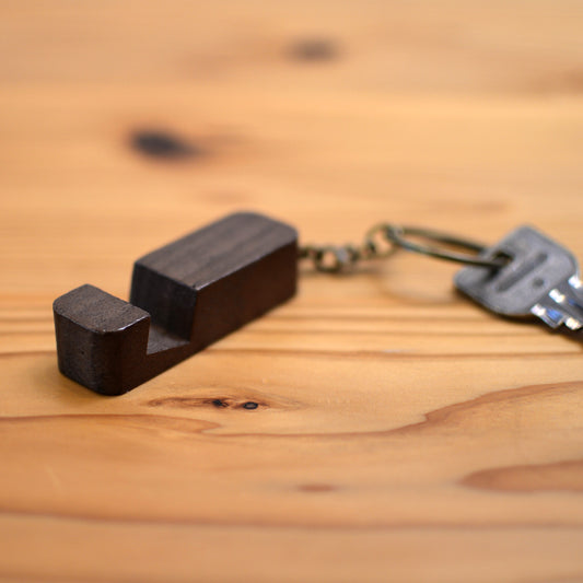 天然木の素材が主役 ウォールナット 木製スマホスタンドキーホルダー【KIMAGURE】おしゃれ スマホ スタンド