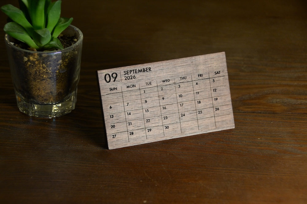 「記念日を忘れない」 12ヶ月の誕生木で作る 卓上ミニカレンダー 名入れ 名前入り 薄型「木まぐれ(KIMAGURE)」 誕生日 木が主役ブランド ウォールナット おしゃれ ギフト プレゼント 男性 女性レディース 世界に一つ