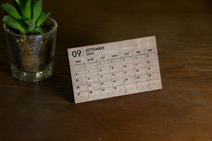 「記念日を忘れない」 12ヶ月の誕生木で作る 卓上ミニカレンダー 名入れ 名前入り 薄型「木まぐれ(KIMAGURE)」 誕生日 木が主役ブランド ウォールナット おしゃれ ギフト プレゼント 男性 女性レディース 世界に一つ