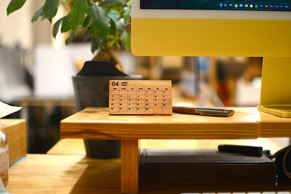 「記念日を忘れない」 12ヶ月の誕生木で作る 卓上ミニカレンダー 名入れ 名前入り 薄型「木まぐれ(KIMAGURE)」 誕生日 木が主役ブランド ウォールナット おしゃれ ギフト プレゼント 男性 女性レディース 世界に一つ