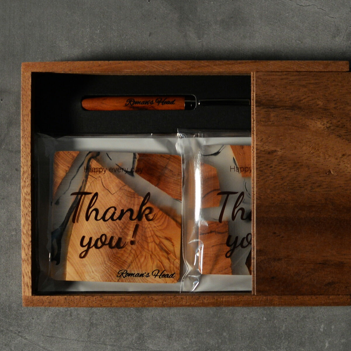 名入れ無料同じ形のない世界に１つの名入れ木製ボールペン木製コースター4枚ウォールナットBOX包装セット【KIMAGURE】スクエア木の香りおしゃれ木製雑貨ギフトプレゼントコップ置き木のコースターウッド食器キッチン雑貨男性女性メンズレディース