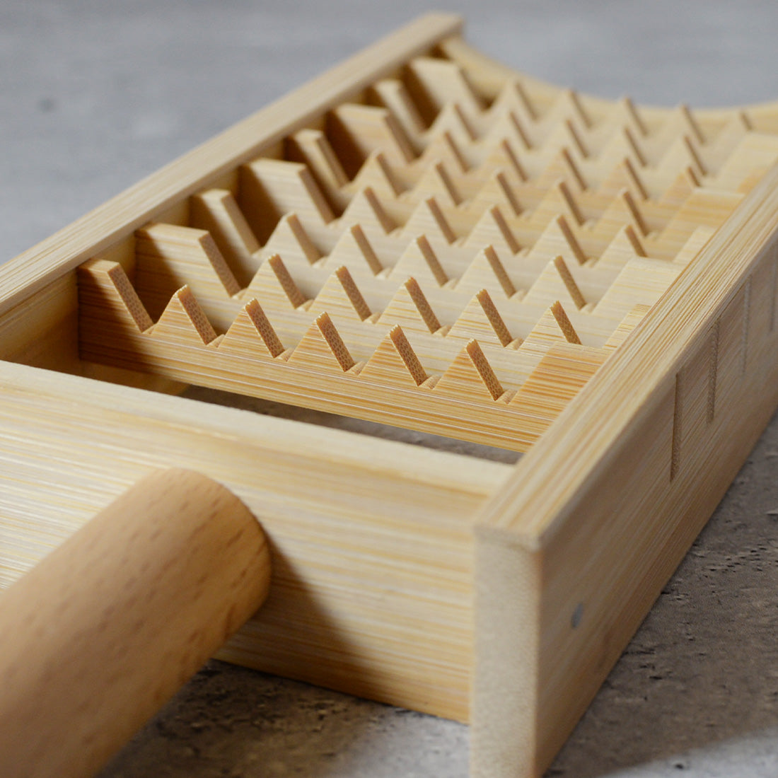 鬼おろし 竹製 日本製 大根おろし器 粗め 手作り 職人 天然竹 おろし器 おろし金 和食 調理器具 キッチン用品 しゃきしゃき食感 薬味 料理 おしゃれ ナチュラル ギフト
