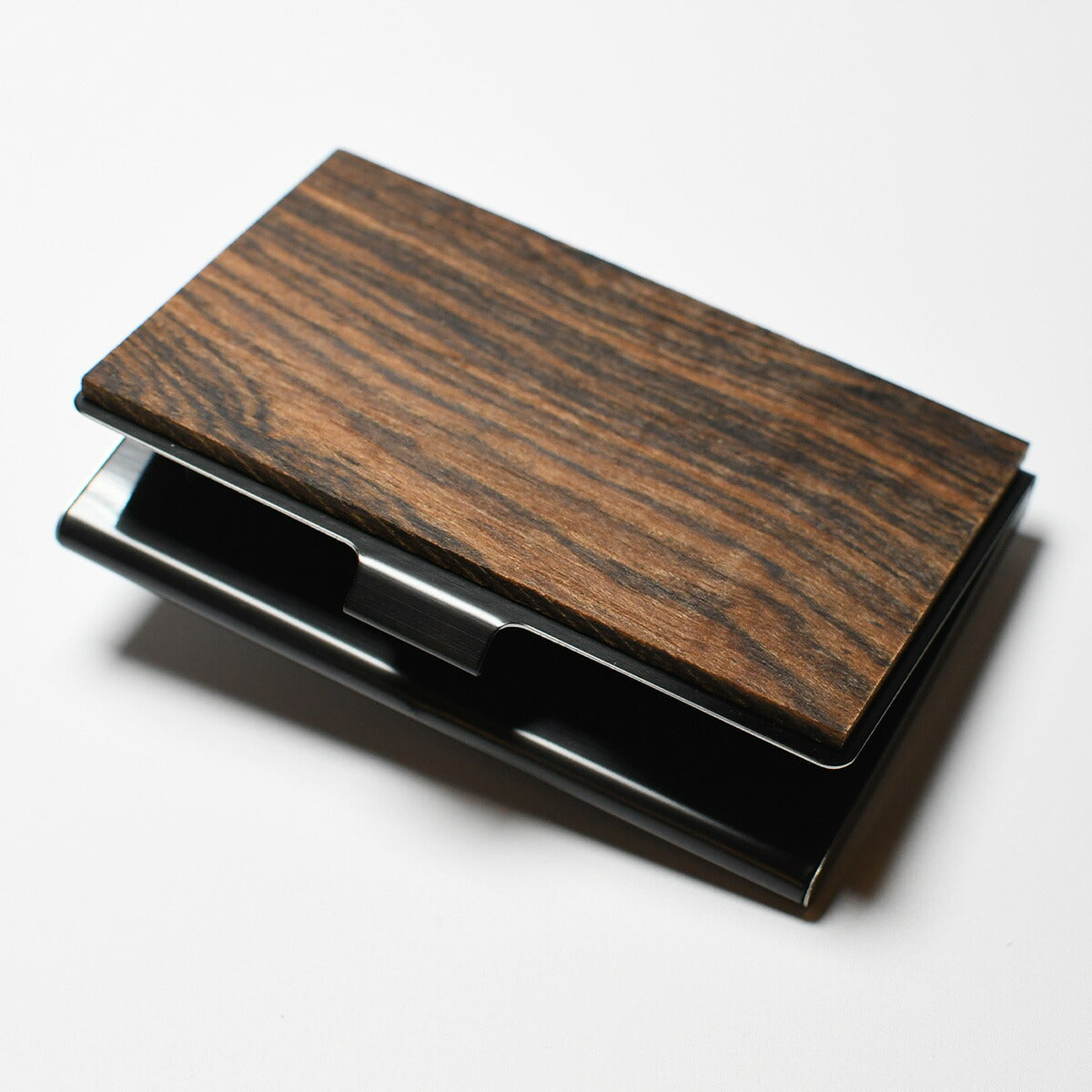 木か主役の一点もの天然木ウォールナット（クルミ）木の名入れ木製名刺入れ【KIMAGUREα】オリジナル手作り世界に一つギフトプレゼント刻印おしゃれメンズレディース男性女性ユニセックス名刺10~15枚収納カードケース薄型カリンチークサクラ