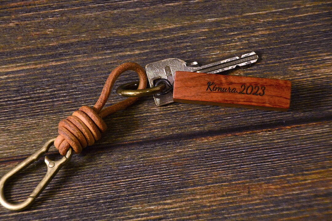 銘木キーホルダーとアウトドアフェイクランプキーホルダー名入れおしゃれ木製天然木が主役チーク「木まぐれ(KIMAGURE)」ブランドキーケースメンズレディース男性女性選べる木おしゃれギフトプレゼント手作り世界に一つアウトドア記念日