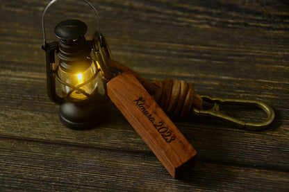 銘木キーホルダーとアウトドアフェイクランプキーホルダー名入れおしゃれ木製天然木が主役チーク「木まぐれ(KIMAGURE)」ブランドキーケースメンズレディース男性女性選べる木おしゃれギフトプレゼント手作り世界に一つアウトドア記念日