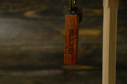 銘木キーホルダーとアウトドアフェイクランプキーホルダー名入れおしゃれ木製天然木が主役チーク「木まぐれ(KIMAGURE)」ブランドキーケースメンズレディース男性女性選べる木おしゃれギフトプレゼント手作り世界に一つアウトドア記念日