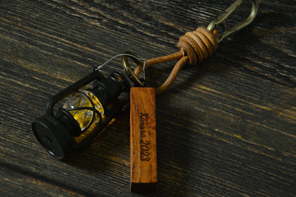 銘木キーホルダーとアウトドアフェイクランプキーホルダー名入れおしゃれ木製天然木が主役チーク「木まぐれ(KIMAGURE)」ブランドキーケースメンズレディース男性女性選べる木おしゃれギフトプレゼント手作り世界に一つアウトドア記念日